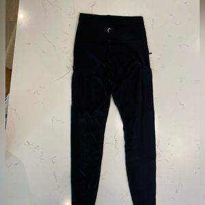 Zyia black pocket drawstring legging